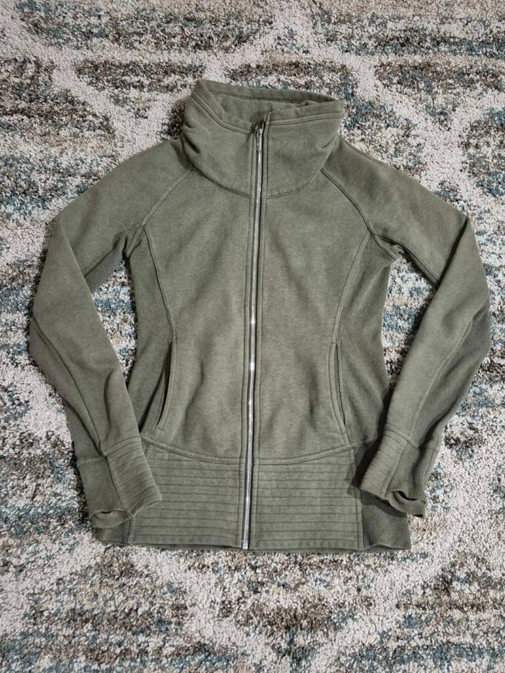 Women’s Lululemon Olive/Green Radiant Jacket II – Size 6